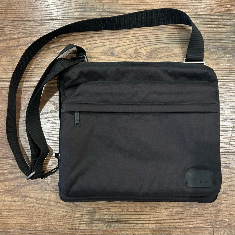 Tumi Lions Top Zip Laptop Bag Adjustable Shoulder Strap Black